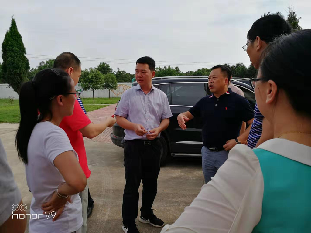 國都中藥公司走訪慰問扶貧蹲點(diǎn)村委受災(zāi)群眾